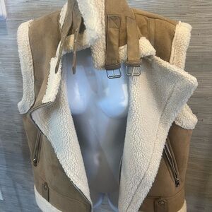 Women’s Vero Moda, Faux Sherpa vest, size M. . Worn twice. Like new.